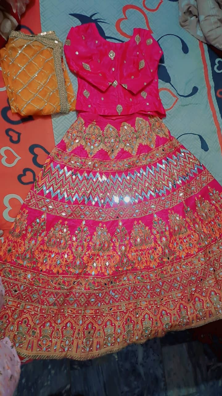 its brand new lehnga only 1 hour use 1