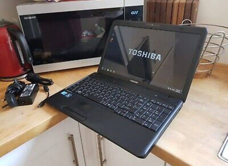 Toshiba corei5 Laptop 2.40Ghz 4gb ram 320gb hard 15.6 display numpad 1