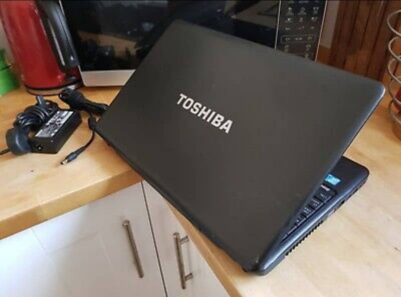 Toshiba corei5 Laptop 2.40Ghz 4gb ram 320gb hard 15.6 display numpad 2