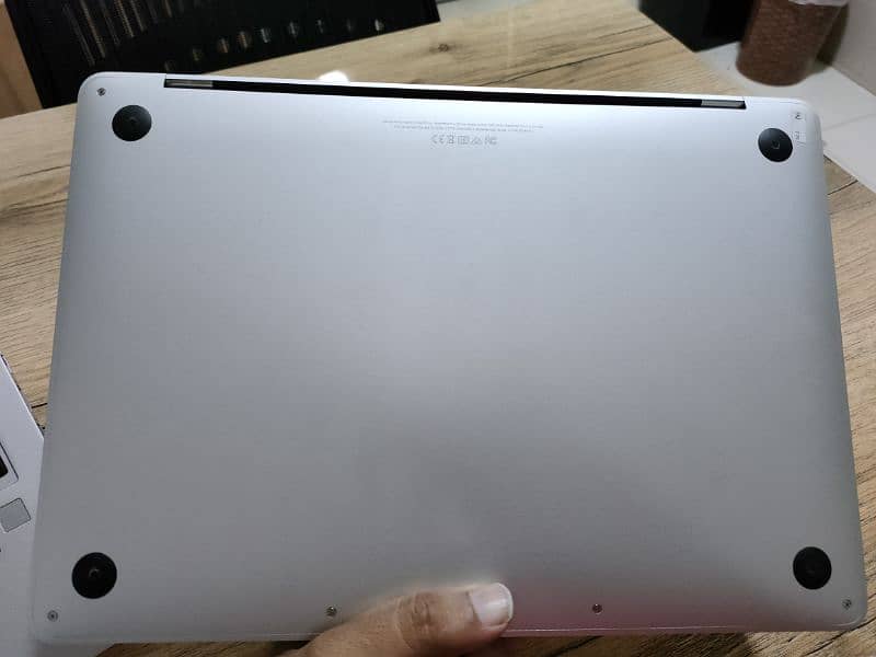 Apple Macbook pro 13 inch 2017 16gb 3