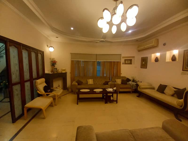 1 Kanal Classical Bungalow For Sale In Phase 5 Dha At A Prime Location Near Park 14