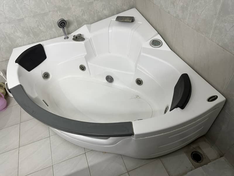 Jacuzzi Corber bath tub Appollo 0