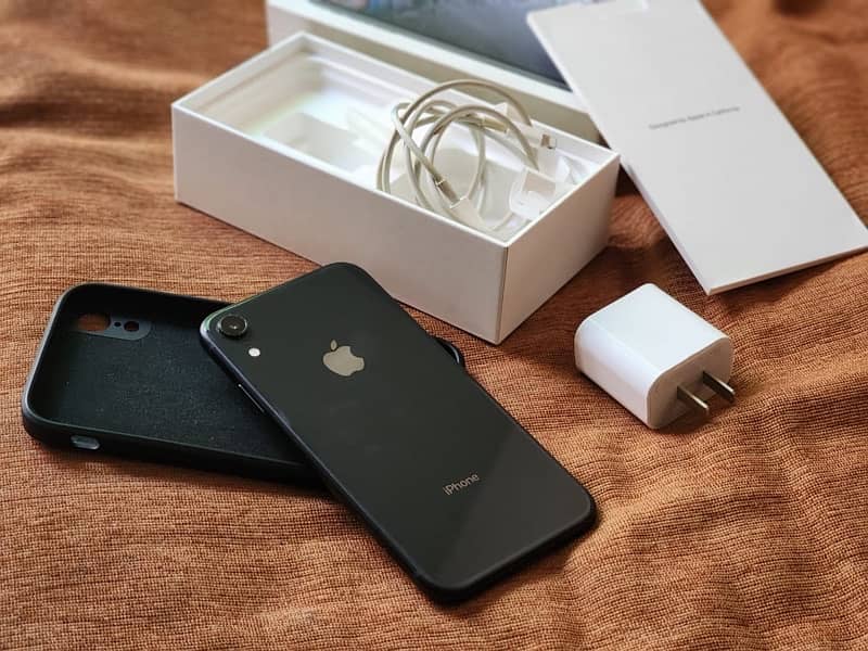Iphone Xr 128Gb Pta Approved with box 1