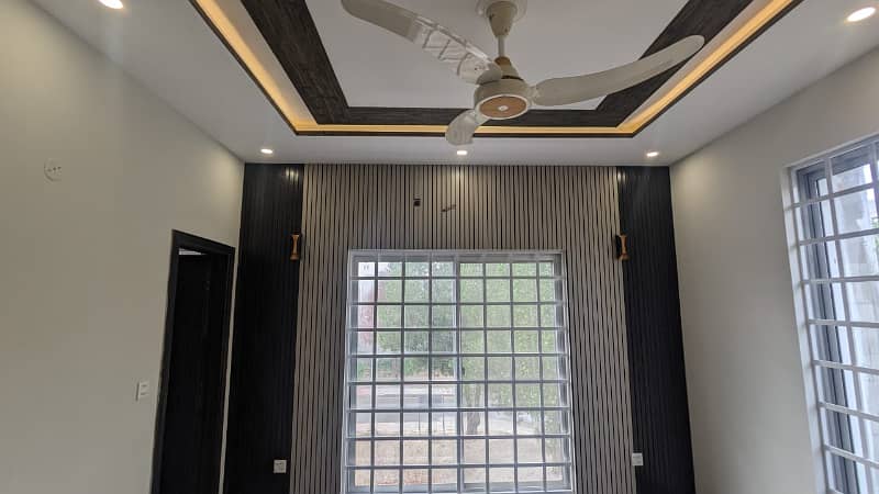 CORNER 5 MARLA BRAND NEW HOUSE FOR SALE LOCATED BAHRIA ORCHARD LAHORE 1