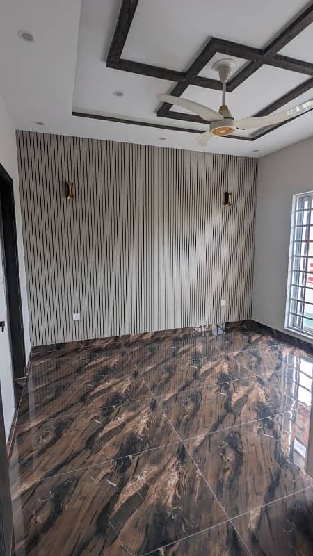 CORNER 5 MARLA BRAND NEW HOUSE FOR SALE LOCATED BAHRIA ORCHARD LAHORE 13
