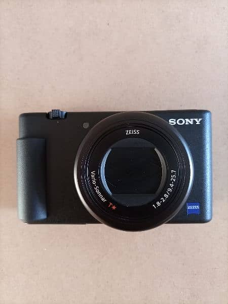 Sony ZV1 compact vlogging camera 1