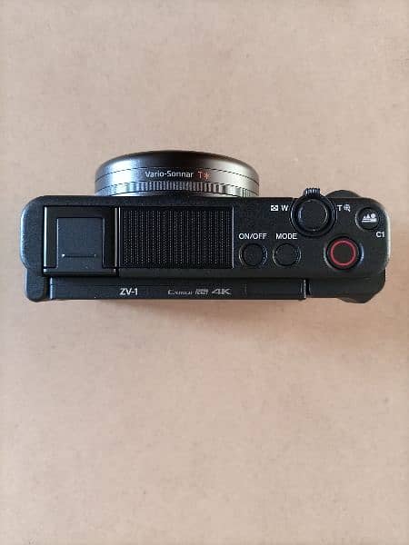 Sony ZV1 compact vlogging camera 2