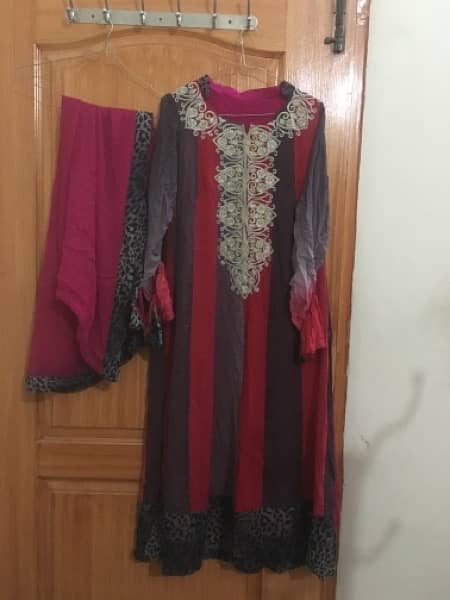 two pice suits ha pure chiffon ka best condition 0