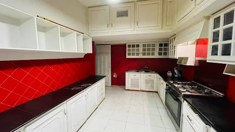 Beautiful House For Rent In F10 28