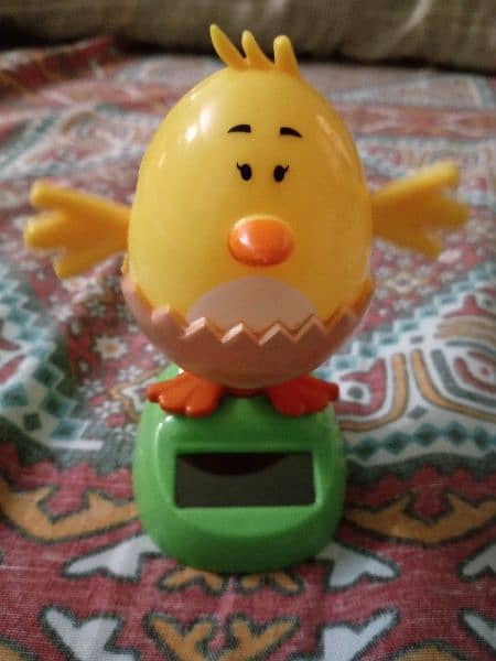 yellow egg  moving toy 0