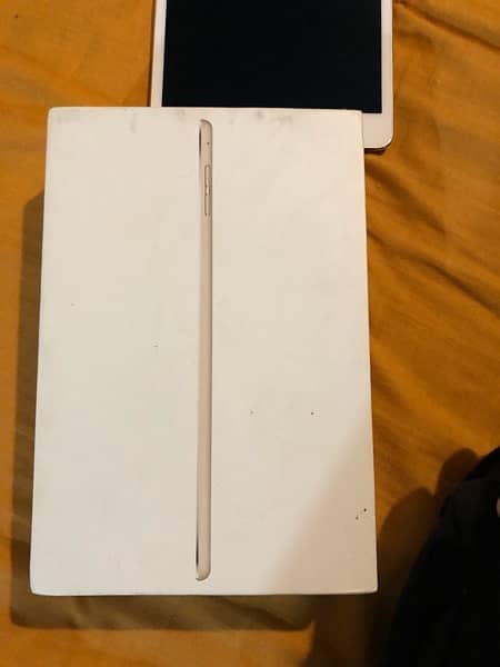 iPad mini 4 16gb with box 3
