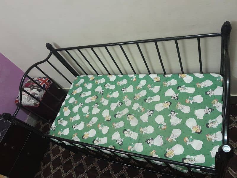 neat & clean . very Good condition with mattress 1
