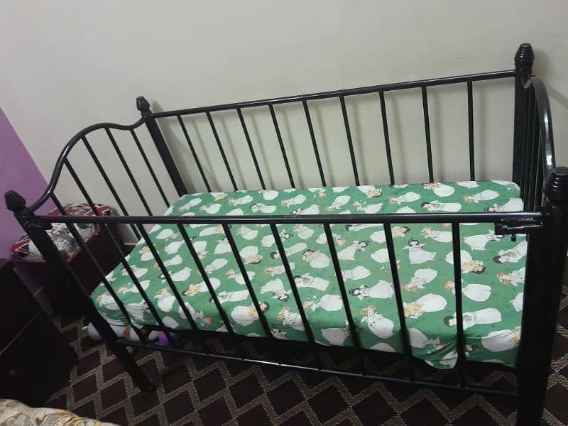 neat & clean . very Good condition with mattress 2