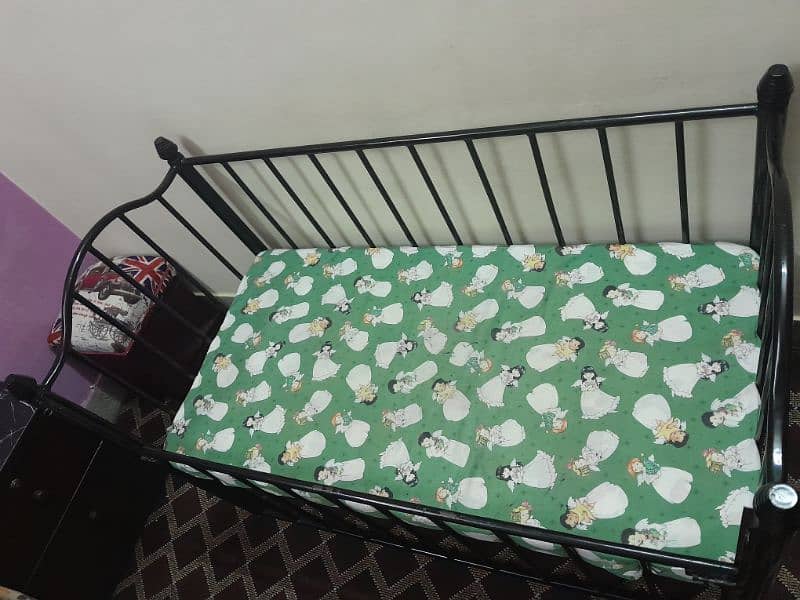 neat & clean . very Good condition with mattress 4
