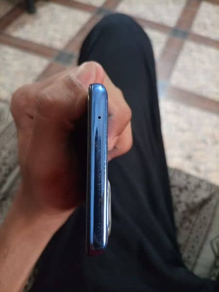 One Plus 9 12/256 memory in good condition,just a line on screen 6