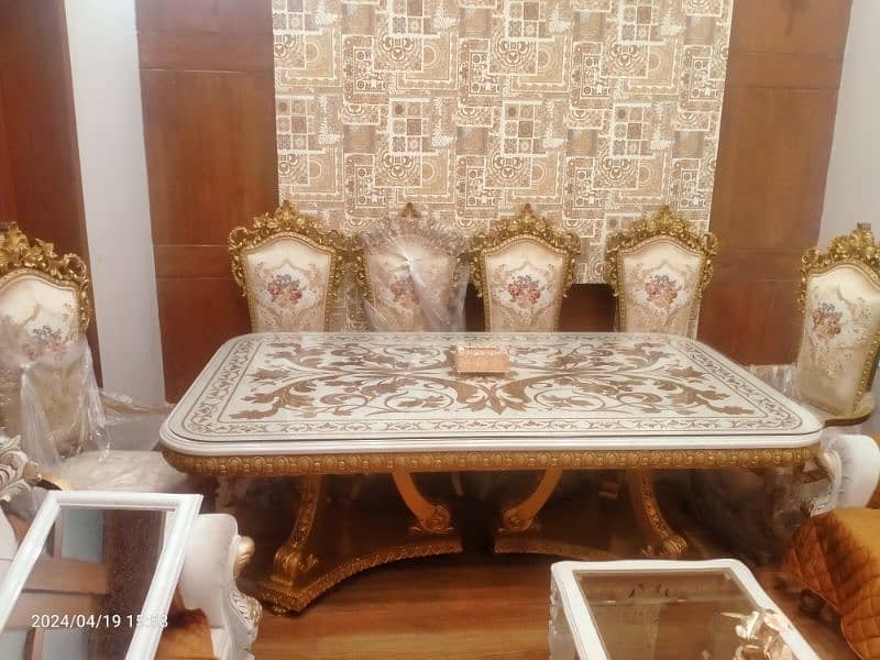 Royal dinning table brand new untouched only 3 mthns i buy it 5