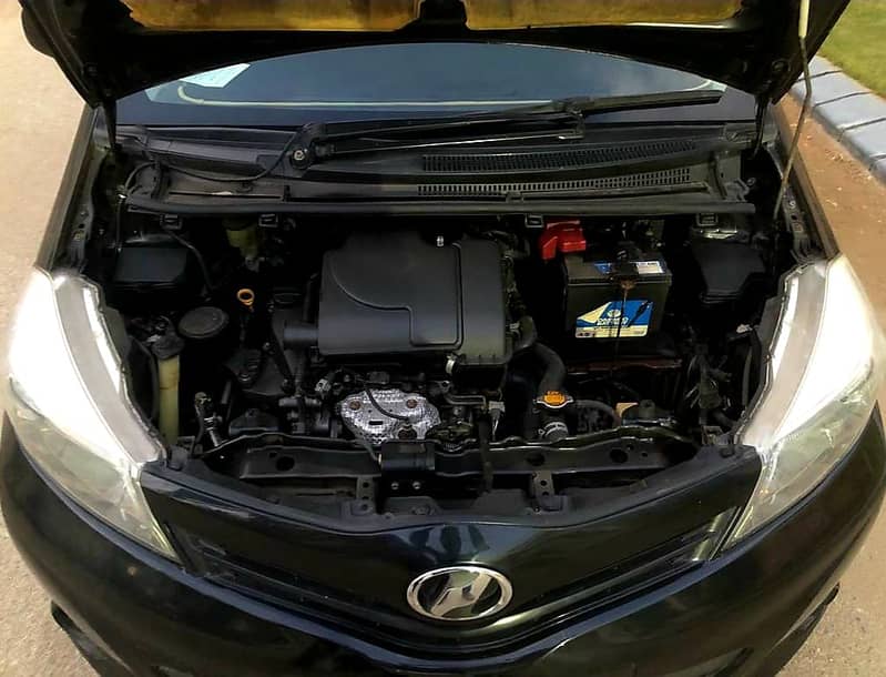 Toyota Vitz 2012 reg 2015 6