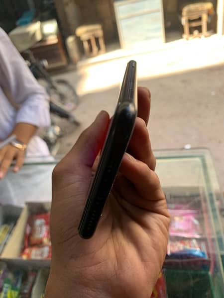 iphone xr non pta (water pack non active) 5