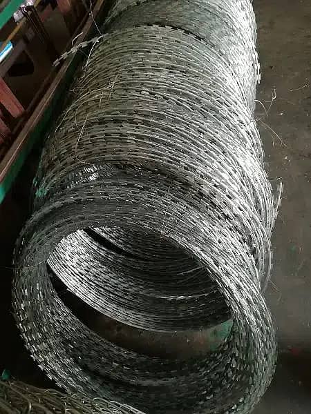 Galvanized Razor wire 03007028033/ fence/ razor wires 9