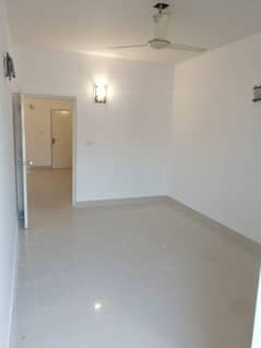 2bed lounge 4rd floor fully renovated with lift 0