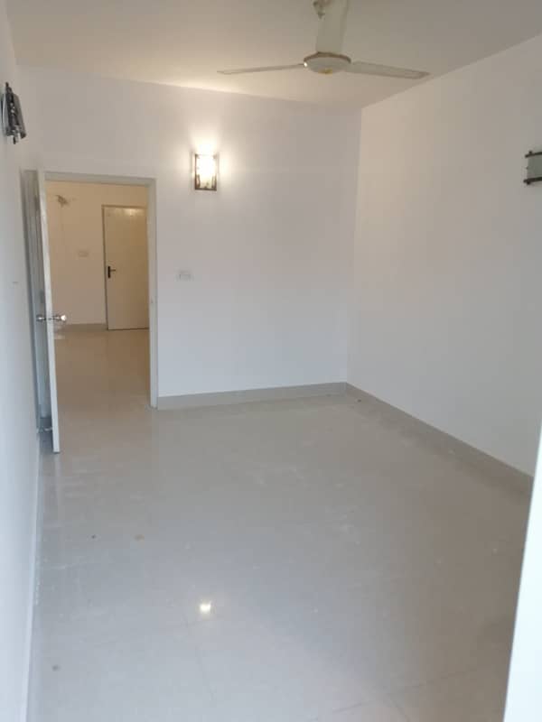 2bed lounge 4rd floor fully renovated with lift 3