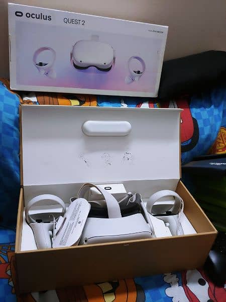 oculus quest 2 128gb mint condition with head strap 3