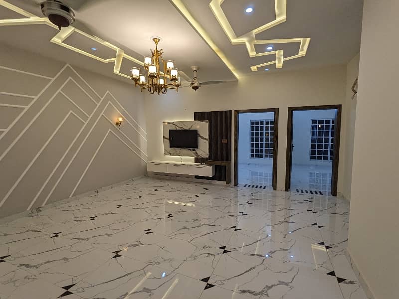 65 Fit Road Vip Brand New First Entery 7-1/2 Marla House Premium Leatest Modern Luxery Style Available For Sale In Johertown Phase 2 Lahore . Near Emporium Mall Double Storey Luxery House Sale By Fast Property Services With Original Pics 0
