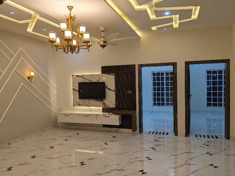 65 Fit Road Vip Brand New First Entery 7-1/2 Marla House Premium Leatest Modern Luxery Style Available For Sale In Johertown Phase 2 Lahore . Near Emporium Mall Double Storey Luxery House Sale By Fast Property Services With Original Pics 2