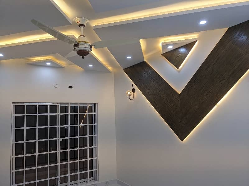 65 Fit Road Vip Brand New First Entery 7-1/2 Marla House Premium Leatest Modern Luxery Style Available For Sale In Johertown Phase 2 Lahore . Near Emporium Mall Double Storey Luxery House Sale By Fast Property Services With Original Pics 8