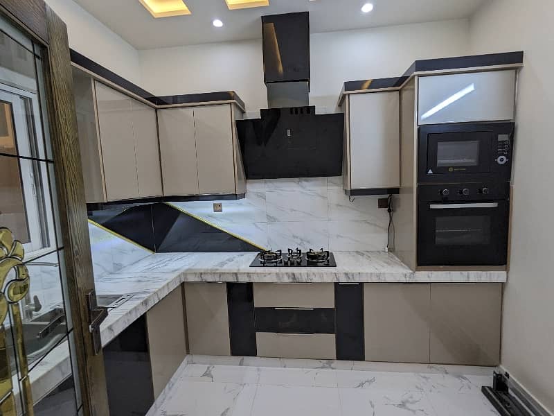 65 Fit Road Vip Brand New First Entery 7-1/2 Marla House Premium Leatest Modern Luxery Style Available For Sale In Johertown Phase 2 Lahore . Near Emporium Mall Double Storey Luxery House Sale By Fast Property Services With Original Pics 47