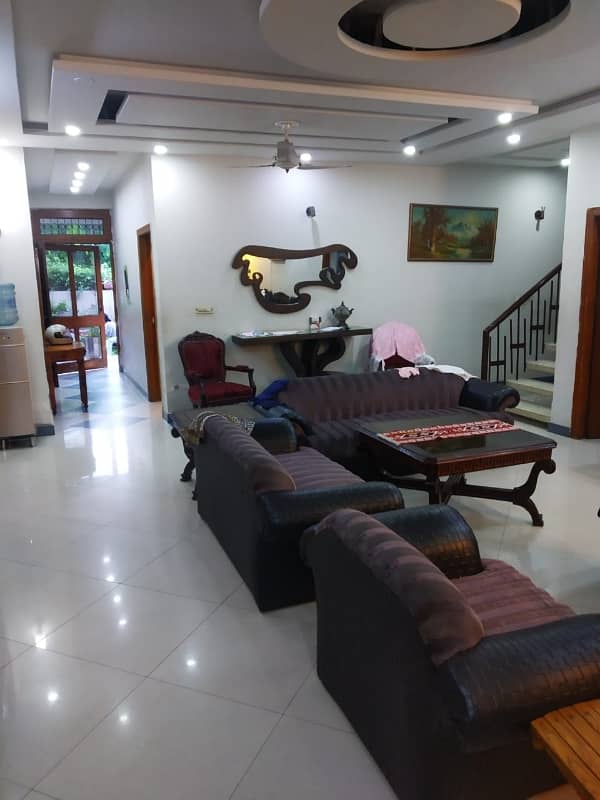 1 Kanal single story owner built house hot location available for sale in Model Town extention Lahore with Geniune original pictures sale by Fast Property Services Real estate and builders. 4