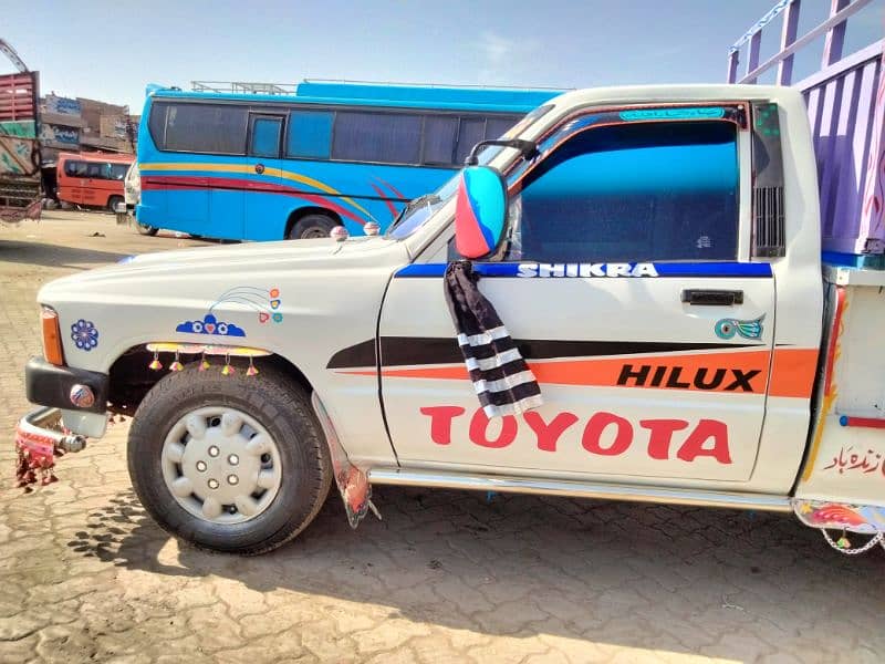 Toyota Hilux/Pickup 86 Model 03286138622 con 10