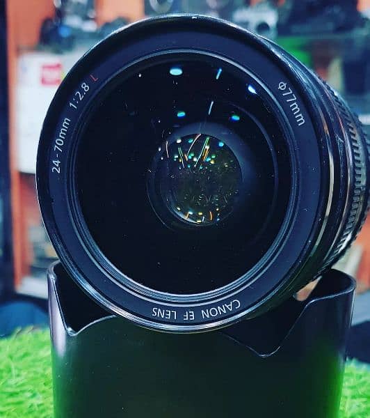 Canon 24-70 f/2.8 L USM Lens (Mint Condition - Scratchless) 2