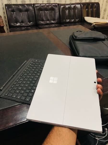 Microsoft surface pro 4 core i5 7th genration 13