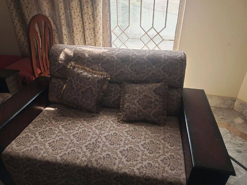 6 seater sofa with table 2