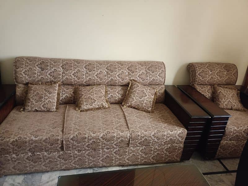 6 seater sofa with table 3
