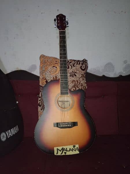 accoustic guitar just 4 months used 1