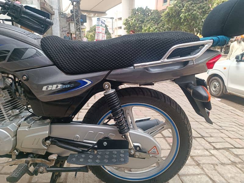 Grey Suzuki GD110s (genuine, soundless) 8