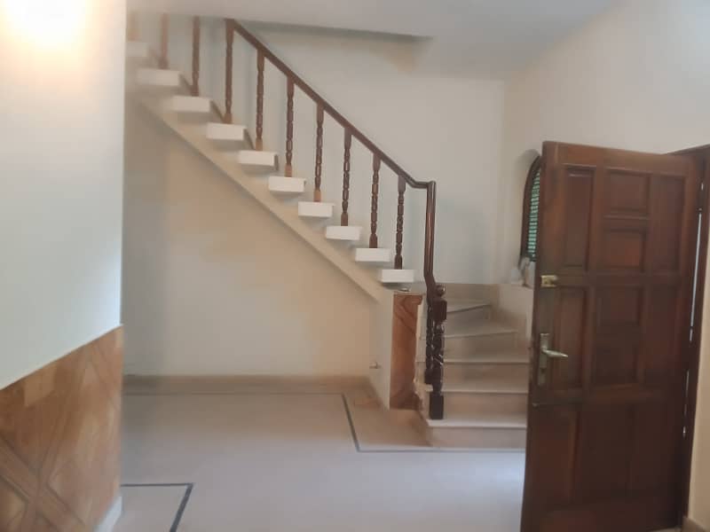 3 BED BEAUTIFUL HOUSE FOR RENT IN JOHAR TOWN 6