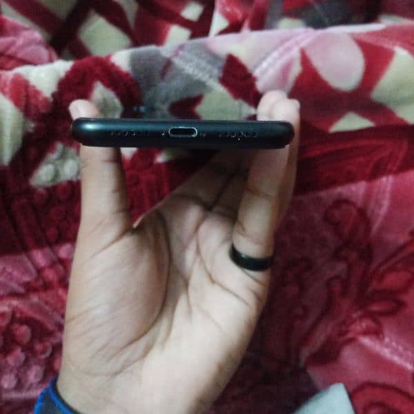 iphone XR 10/10 condition non PTA with 1 day use silicon cover 3