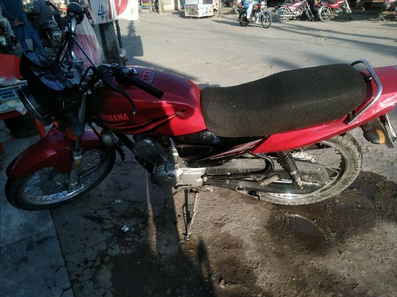 Yamaha YBZ125 for sale in very good condition in Sahiwal 2