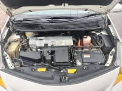 Toyota Prius Alpha S 2014
