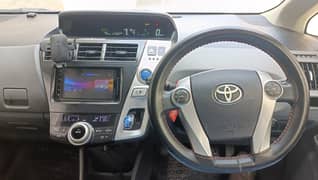 Toyota Prius Alpha S 2014