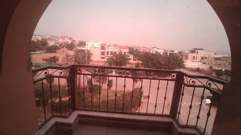 A Great Choice For A 1900 Square Feet Flat Available In Bahria Town Phase 7 5