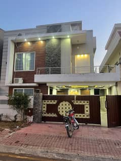 10 Marla FULLY FURNISHED House AVAILBLE FOR RENT BAHRIA TOWN PHASE 8 RAWALPINDI