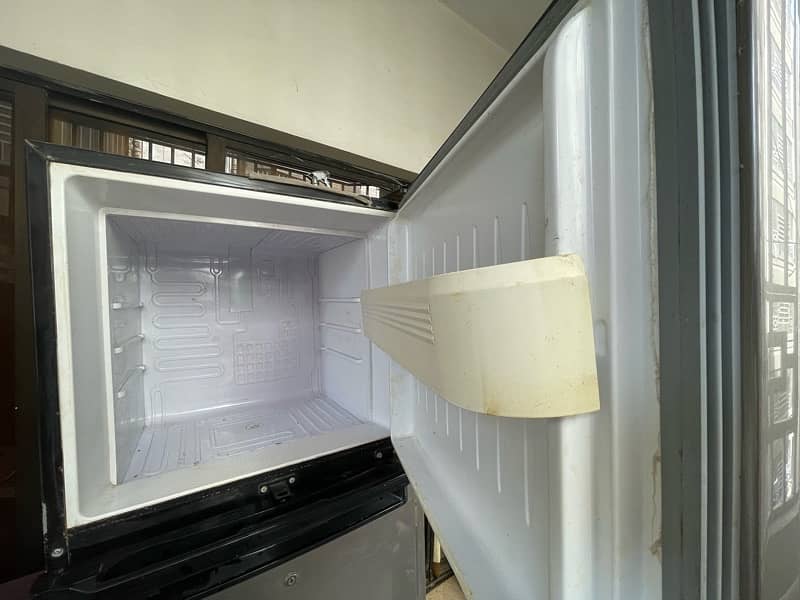 Refrigerator for urgent sale 2