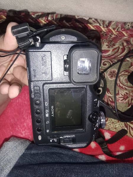 Sony Cyber-shot DSC-F828 8.0MP Digital Camera - Black 1