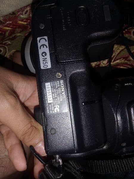 Sony Cyber-shot DSC-F828 8.0MP Digital Camera - Black 2