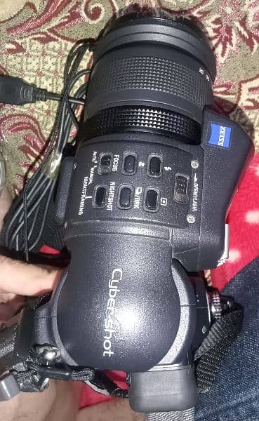 Sony Cyber-shot DSC-F828 8.0MP Digital Camera - Black 3