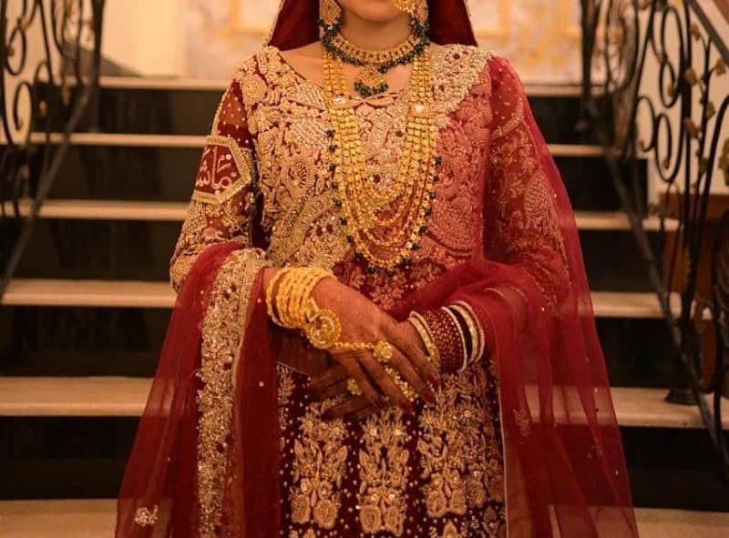 new bridal lehnga for sale wore only once for two hours 7